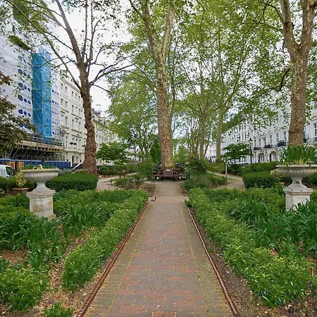 Hyde Park Court Hotel-3